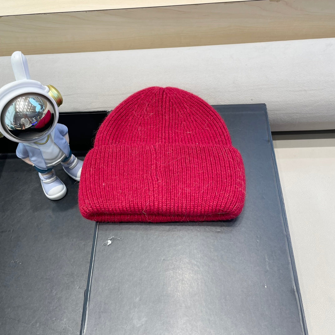 BEANIE HAT IN CHERRY RED WOOL 438124