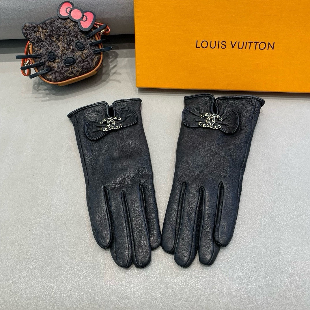 GLOVES IN BLACK LAMBSKIN 462395