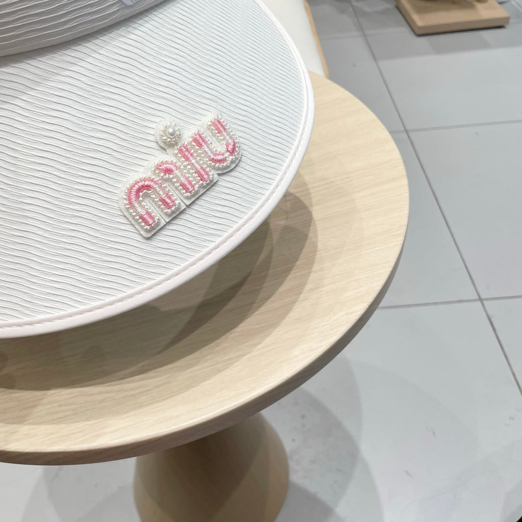 MM FASHION VISOR CAP IN BLACK AND WHITE WITH LOGO TEXT EMBROIDERY