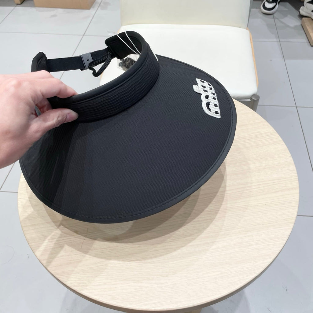 MM FASHION VISOR CAP IN BLACK AND WHITE WITH LOGO TEXT EMBROIDERY