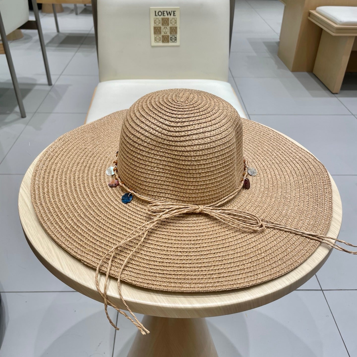 WIDE BRIM HAT MODEL 652183 IN NATURAL WOVEN STRAW