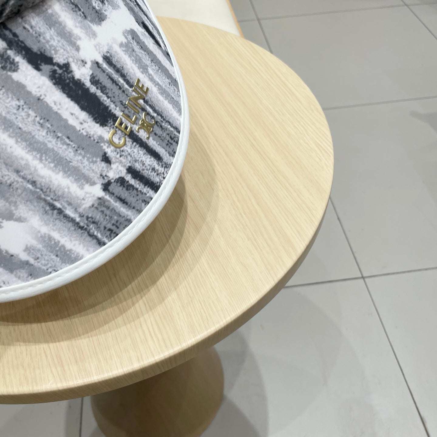 VISOR HAT MODEL 652204 IN GREY AND WHITE FABRIC