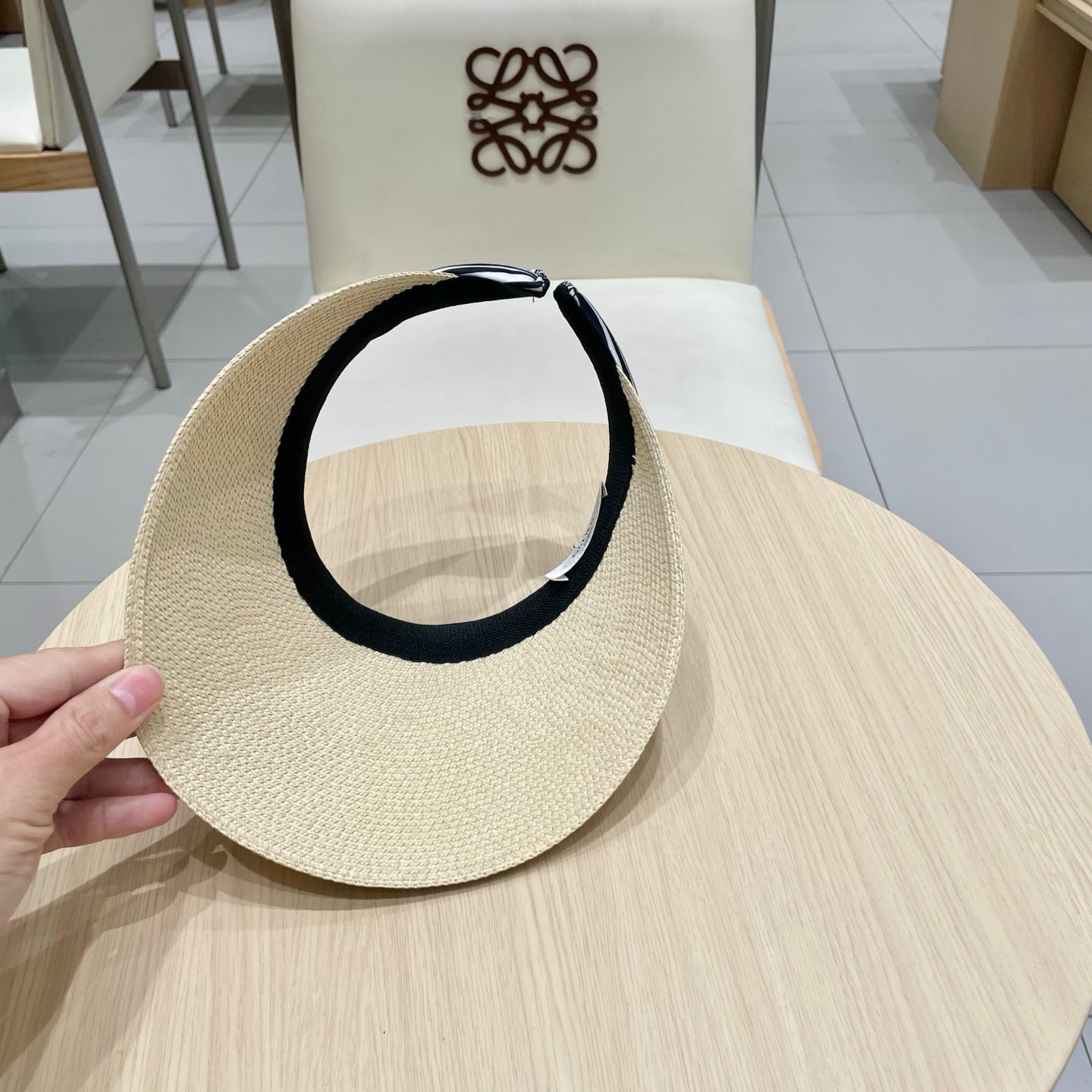 VISOR HAT MODEL 652216 IN BEIGE WOVEN STRAW