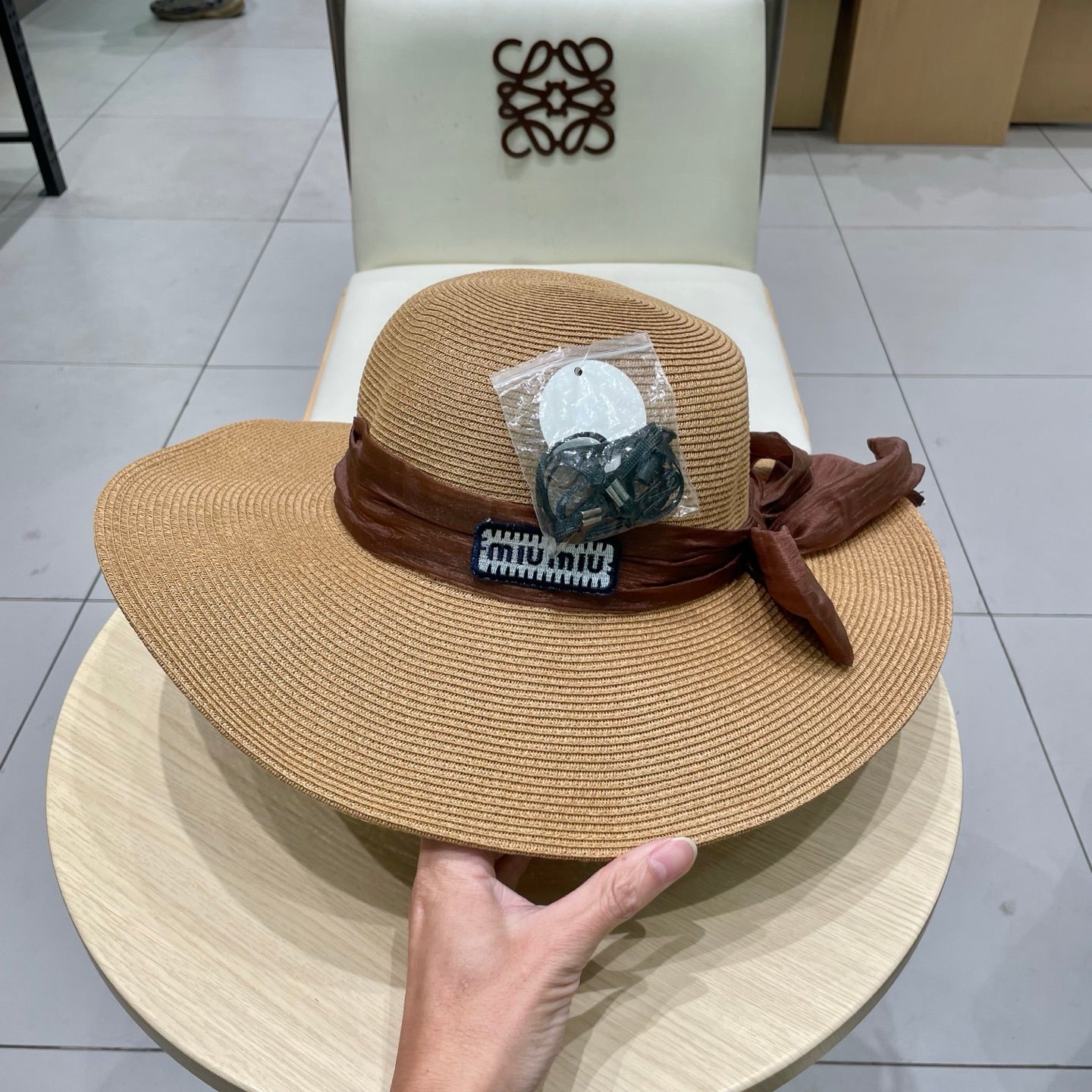 MM WIDE-BRIM BEACH HAT IN BEIGE WITH FABRIC BOW