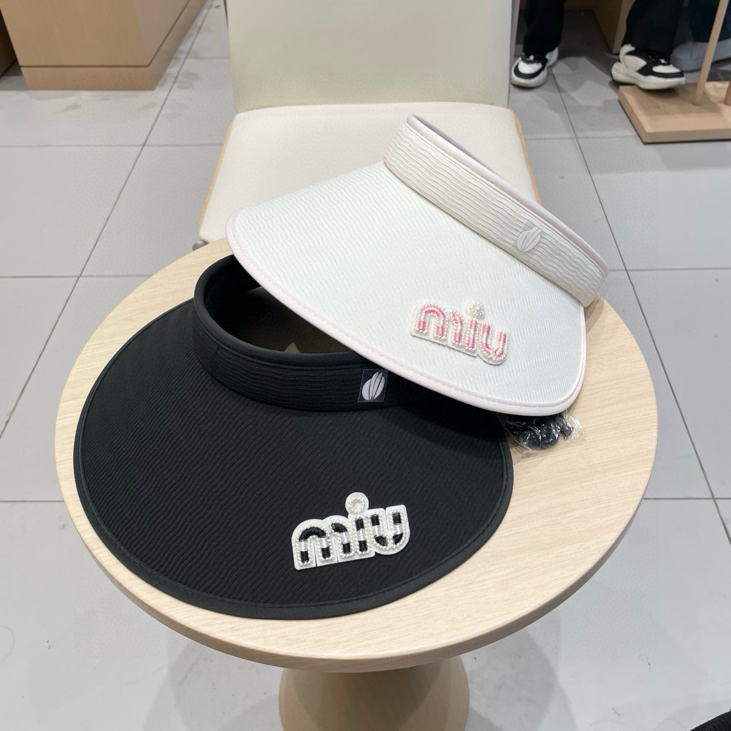 MM FASHION VISOR CAP IN BLACK AND WHITE WITH LOGO TEXT EMBROIDERY