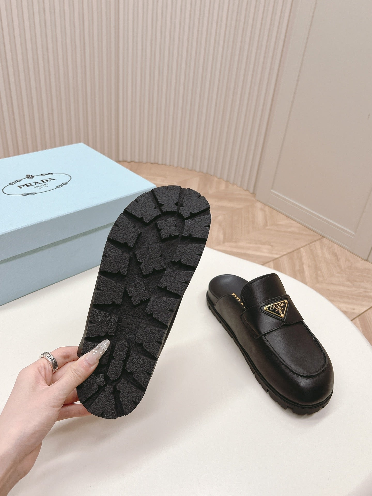 PRA SABOTS MULES BLACK CALFSKIN