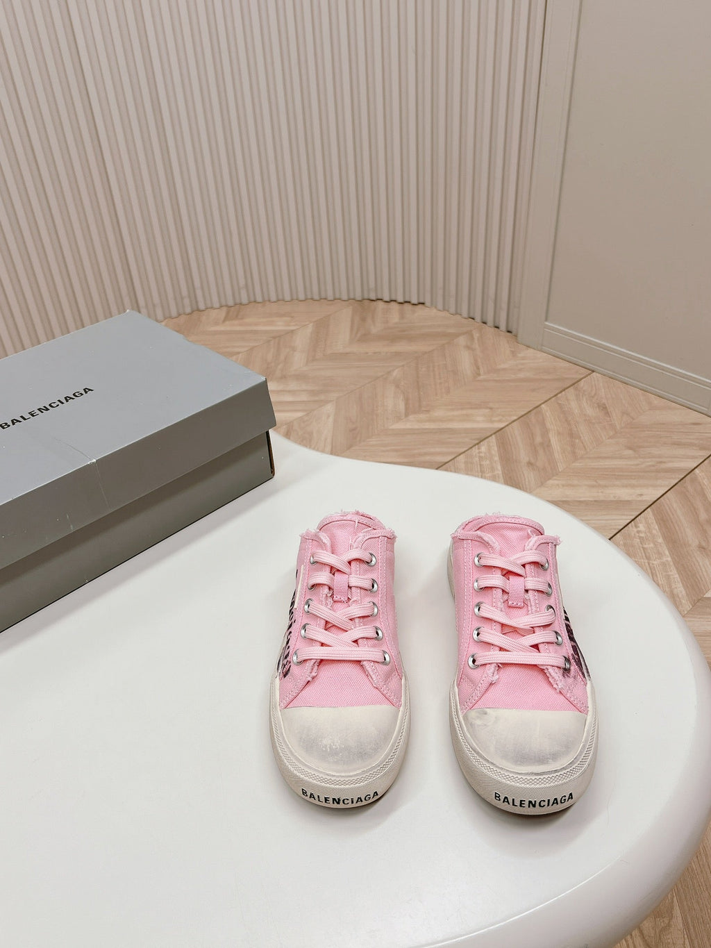 SNEAKER MULES IN PINK CANVAS GRAFFITI LOGO