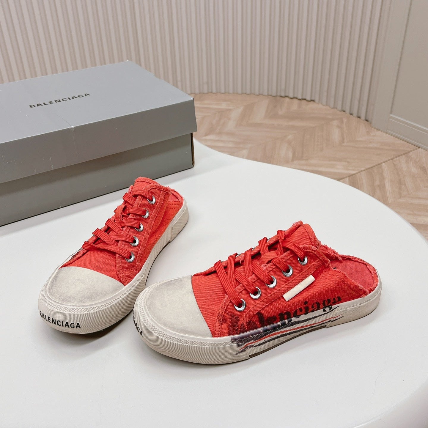 SNEAKER MULES IN RED CANVAS GRAFFITI LOGO