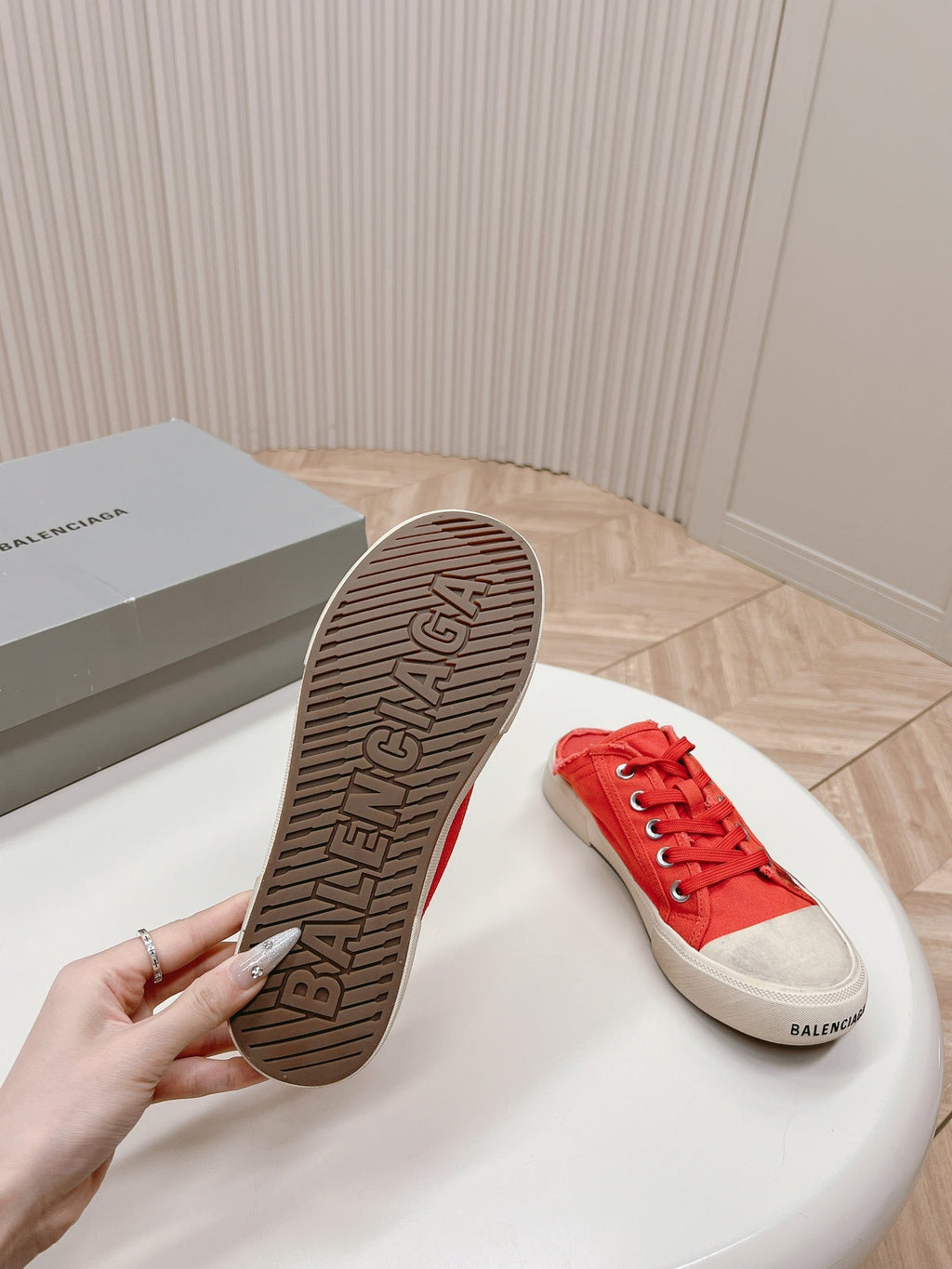 SNEAKER MULES IN RED CANVAS GRAFFITI LOGO