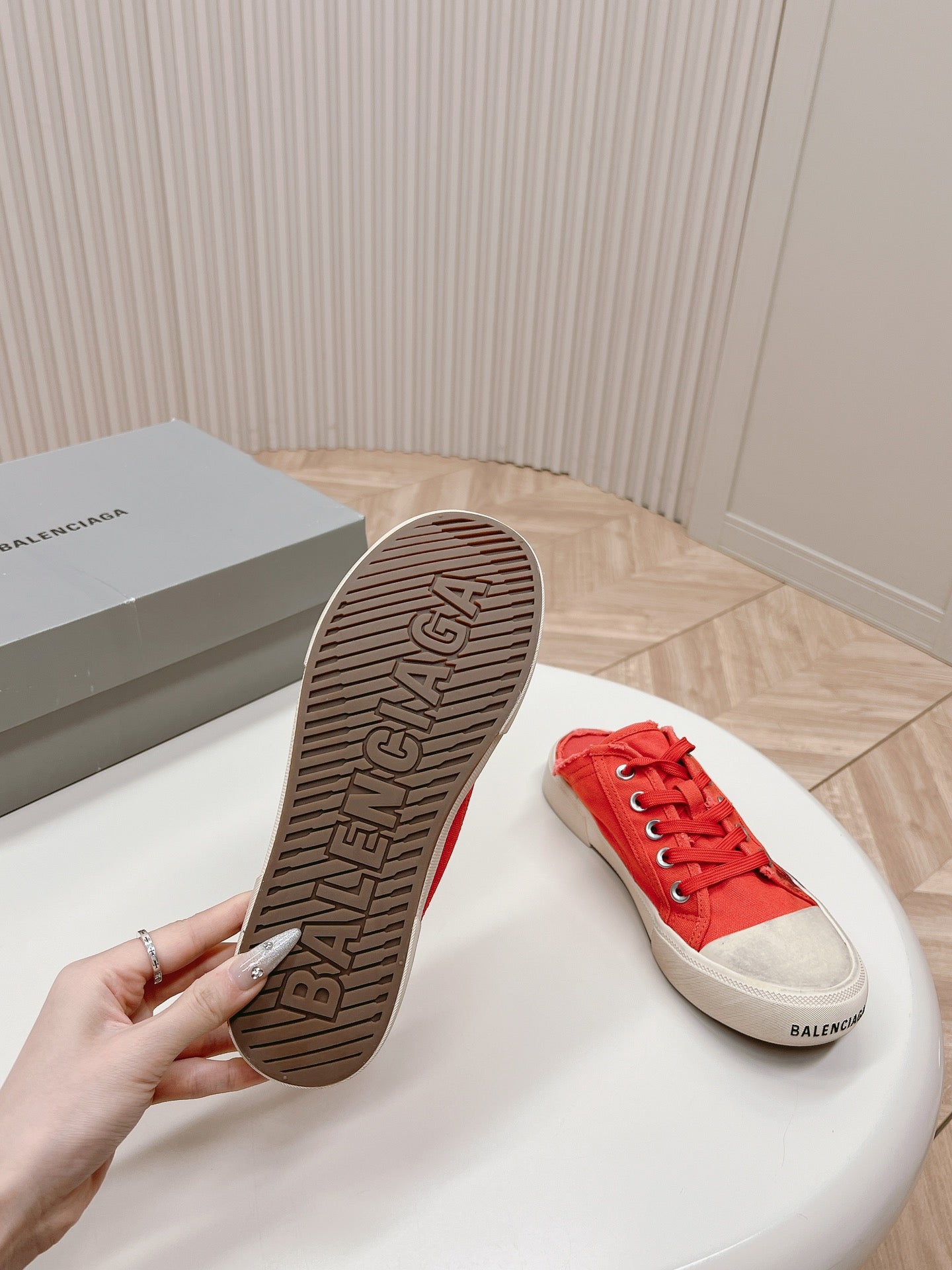 SNEAKER MULES IN RED CANVAS GRAFFITI LOGO