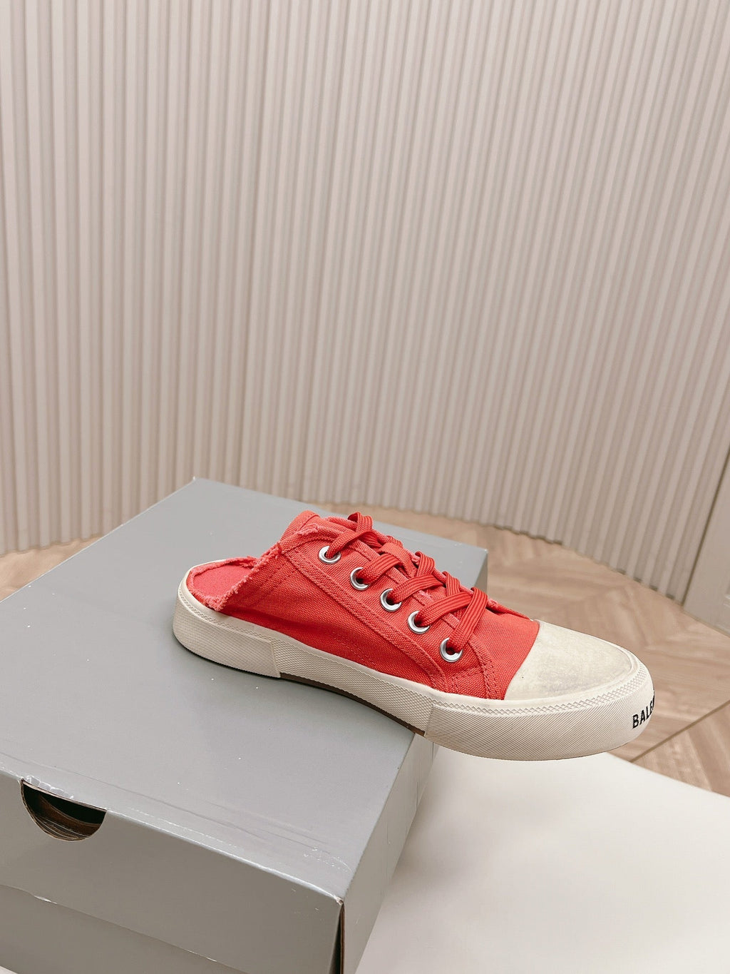 SNEAKER MULES IN RED CANVAS GRAFFITI LOGO