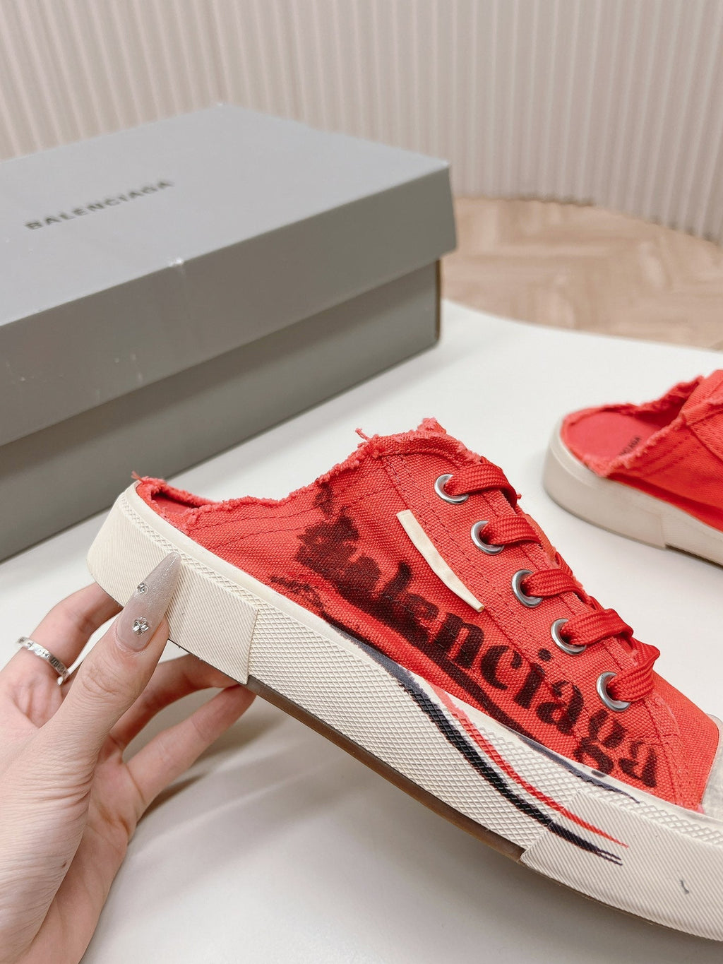 SNEAKER MULES IN RED CANVAS GRAFFITI LOGO