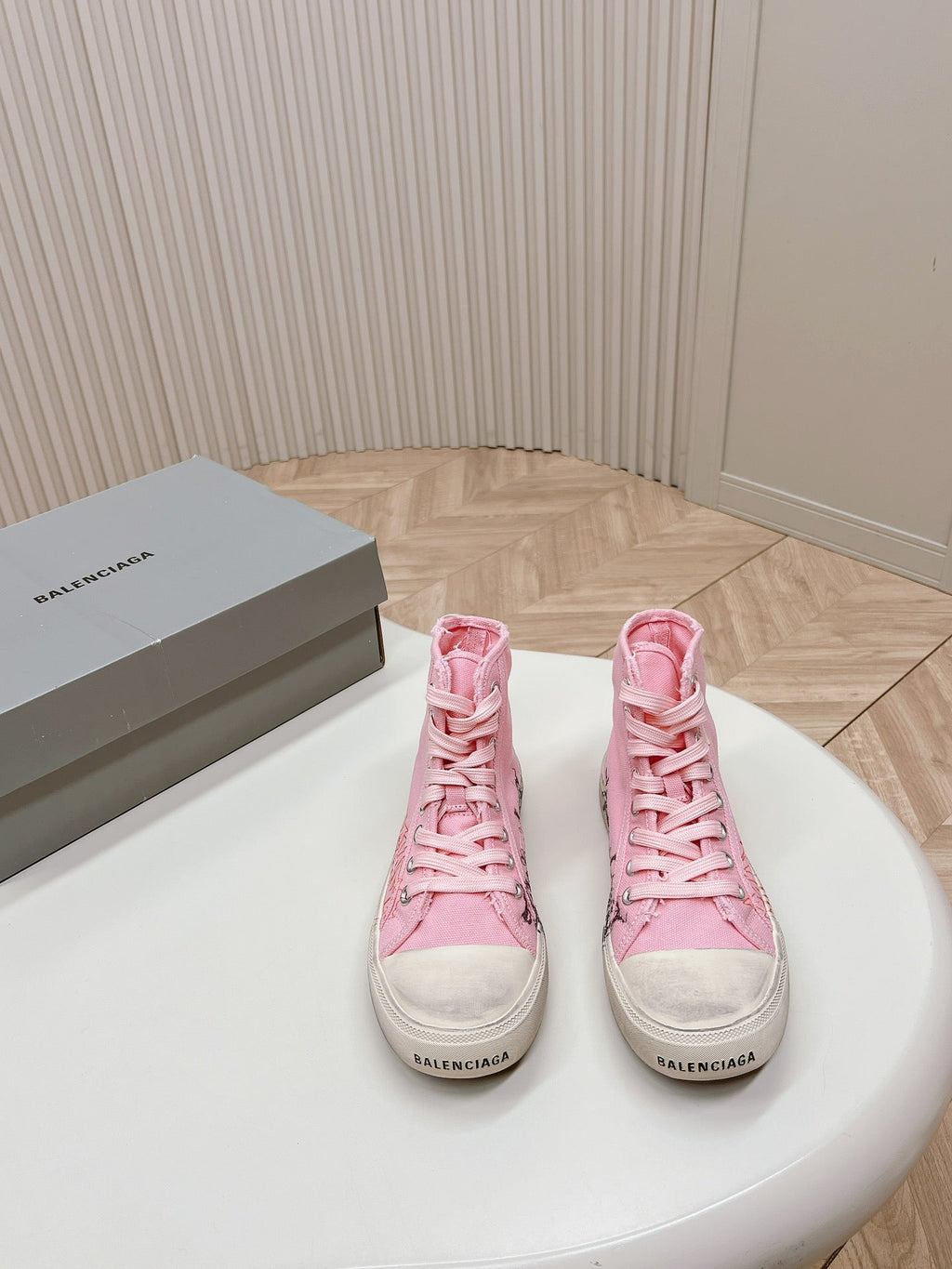 HIGH-TOP SNEAKERS GRAFFITI IN PINK CANVAS