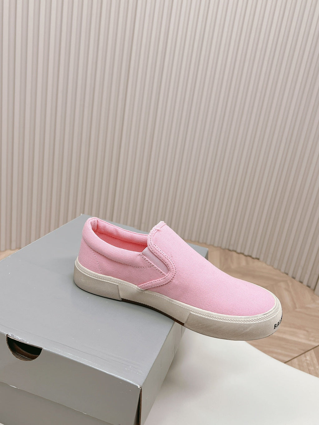 SLIP-ON SNEAKERS GRAFFITI IN PINK CANVAS