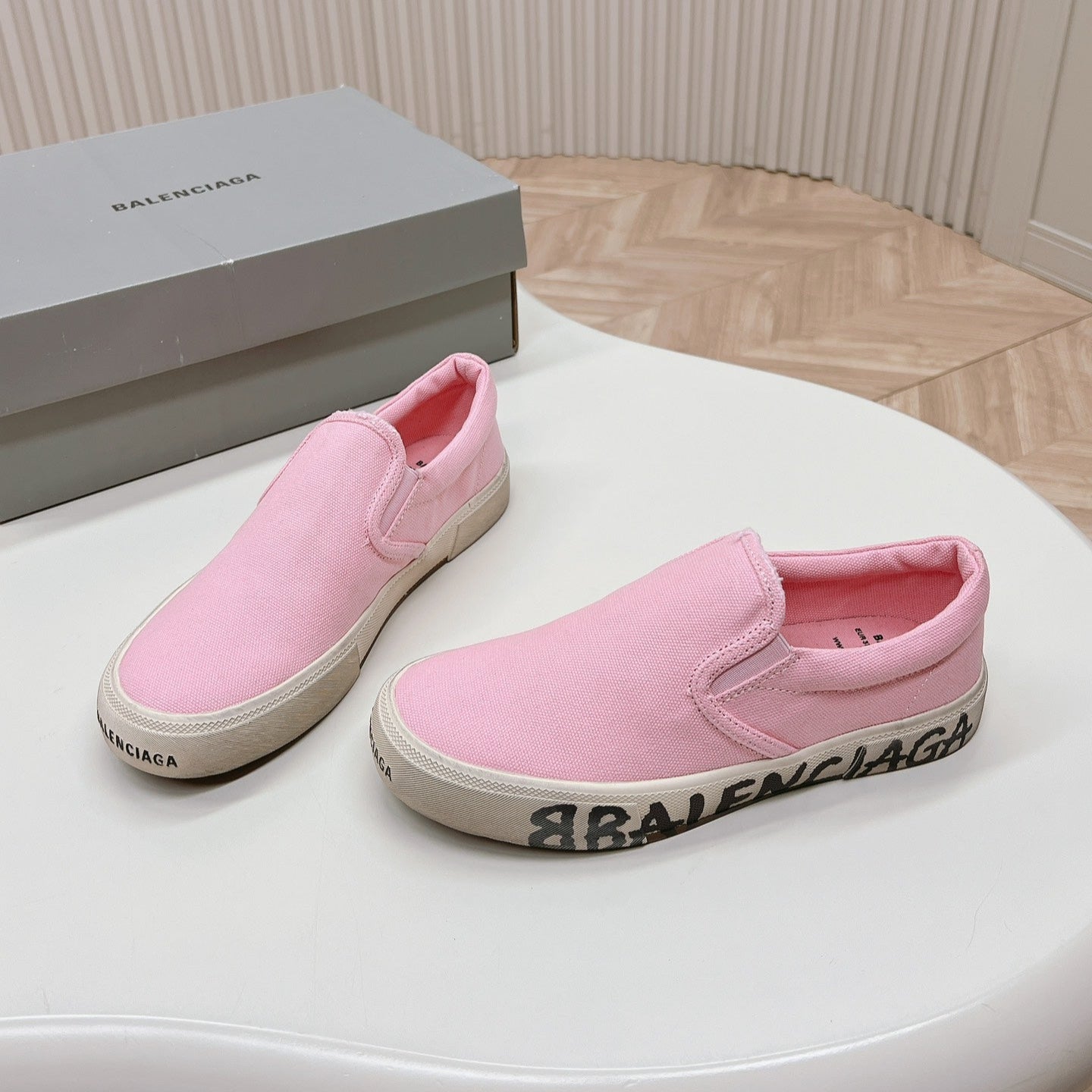 SLIP-ON SNEAKERS GRAFFITI IN PINK CANVAS