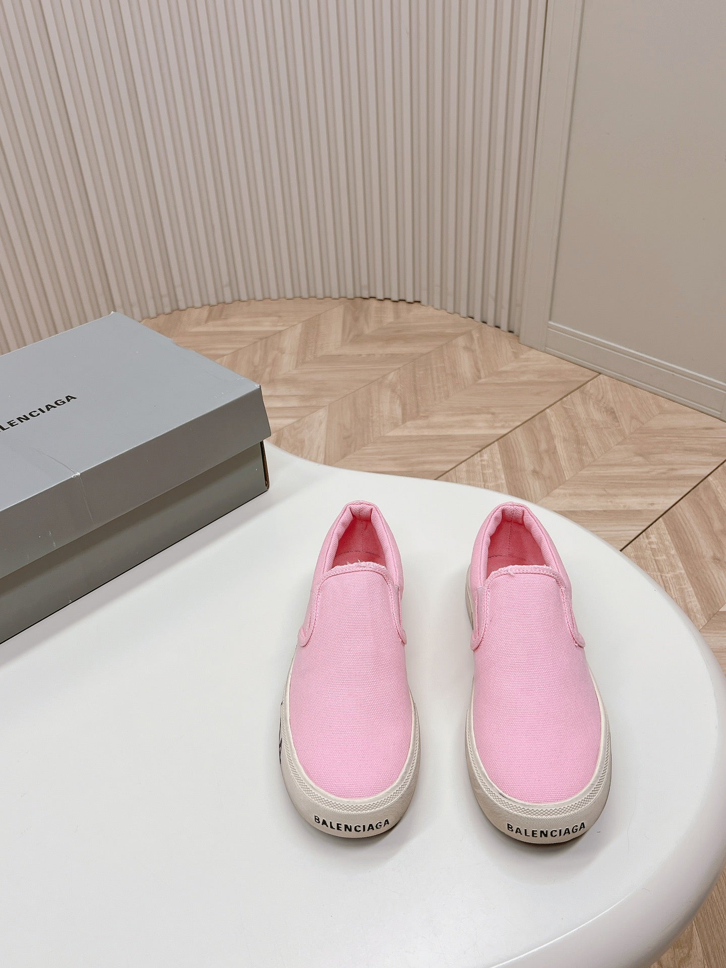 SLIP-ON SNEAKERS GRAFFITI IN PINK CANVAS