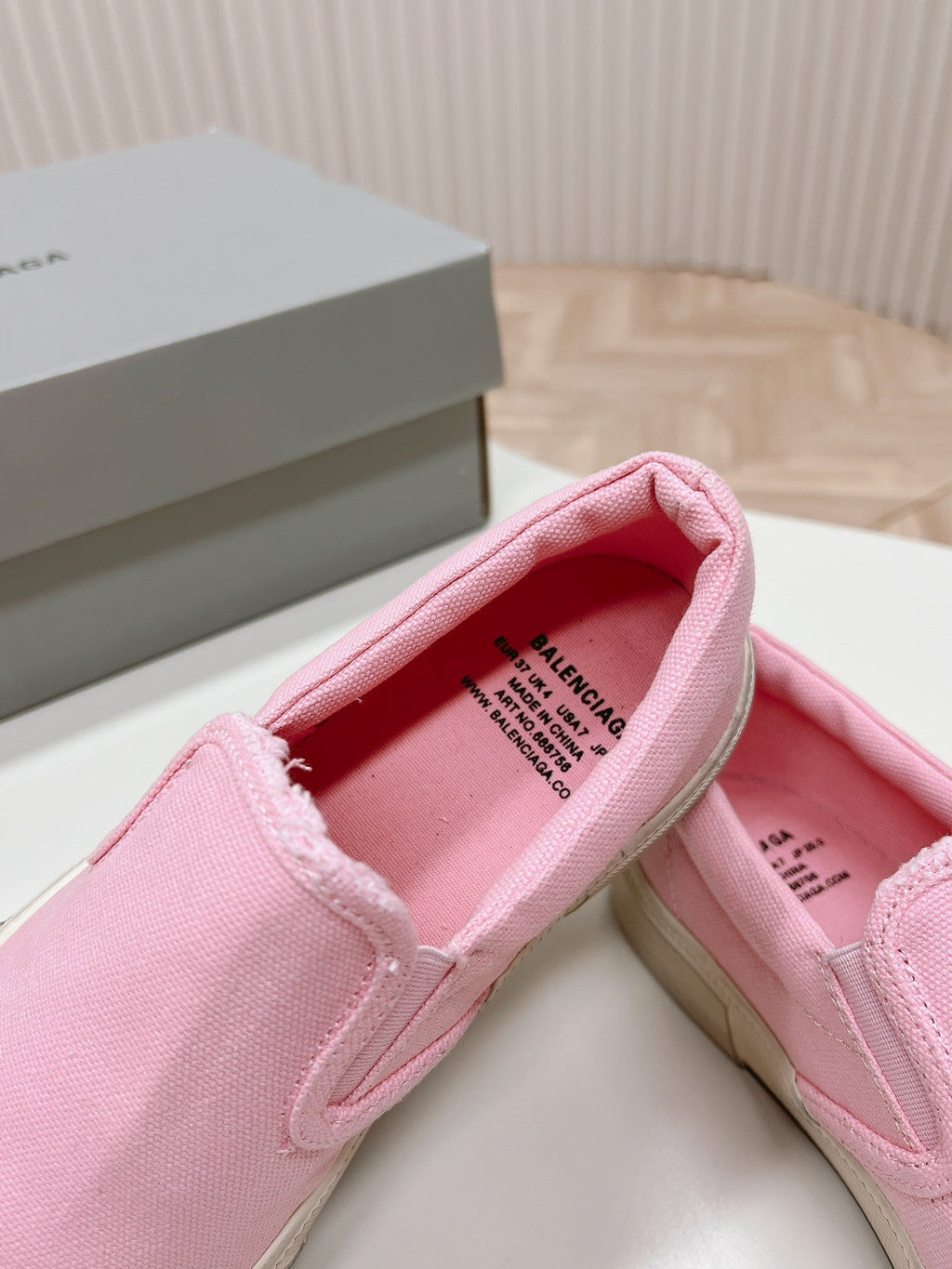 SLIP-ON SNEAKERS GRAFFITI IN PINK CANVAS