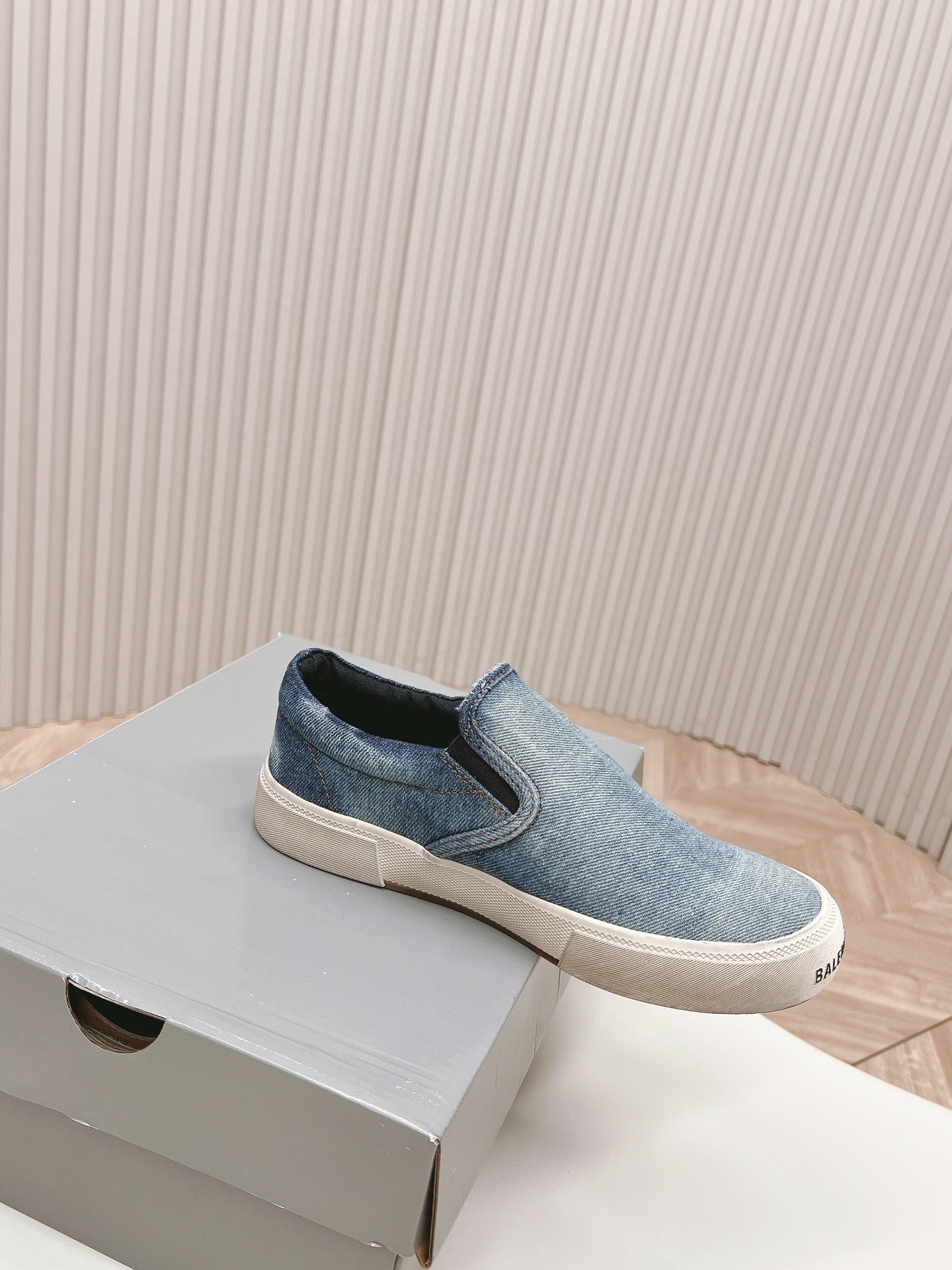 SLIP-ON SNEAKERS GRAFFITI IN LIGHT BLUE DENIM