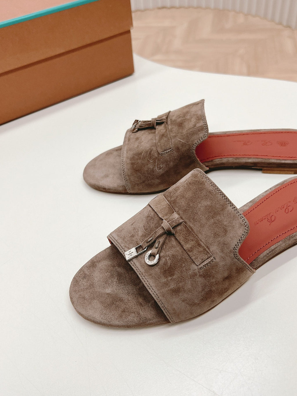 LP SUMMER CHARMS SANDALS IN ASH BROWN SUEDE