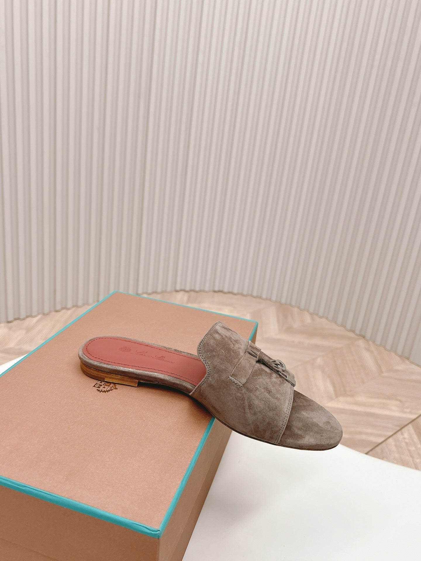 LP SUMMER CHARMS SANDALS IN ASH BROWN SUEDE