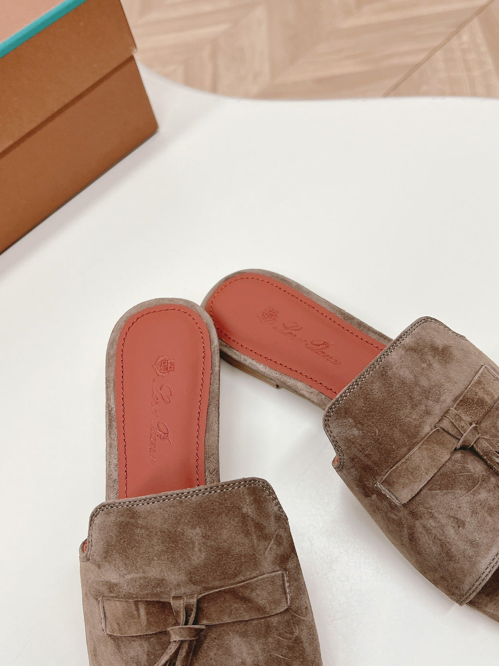 LP SUMMER CHARMS SANDALS IN ASH BROWN SUEDE