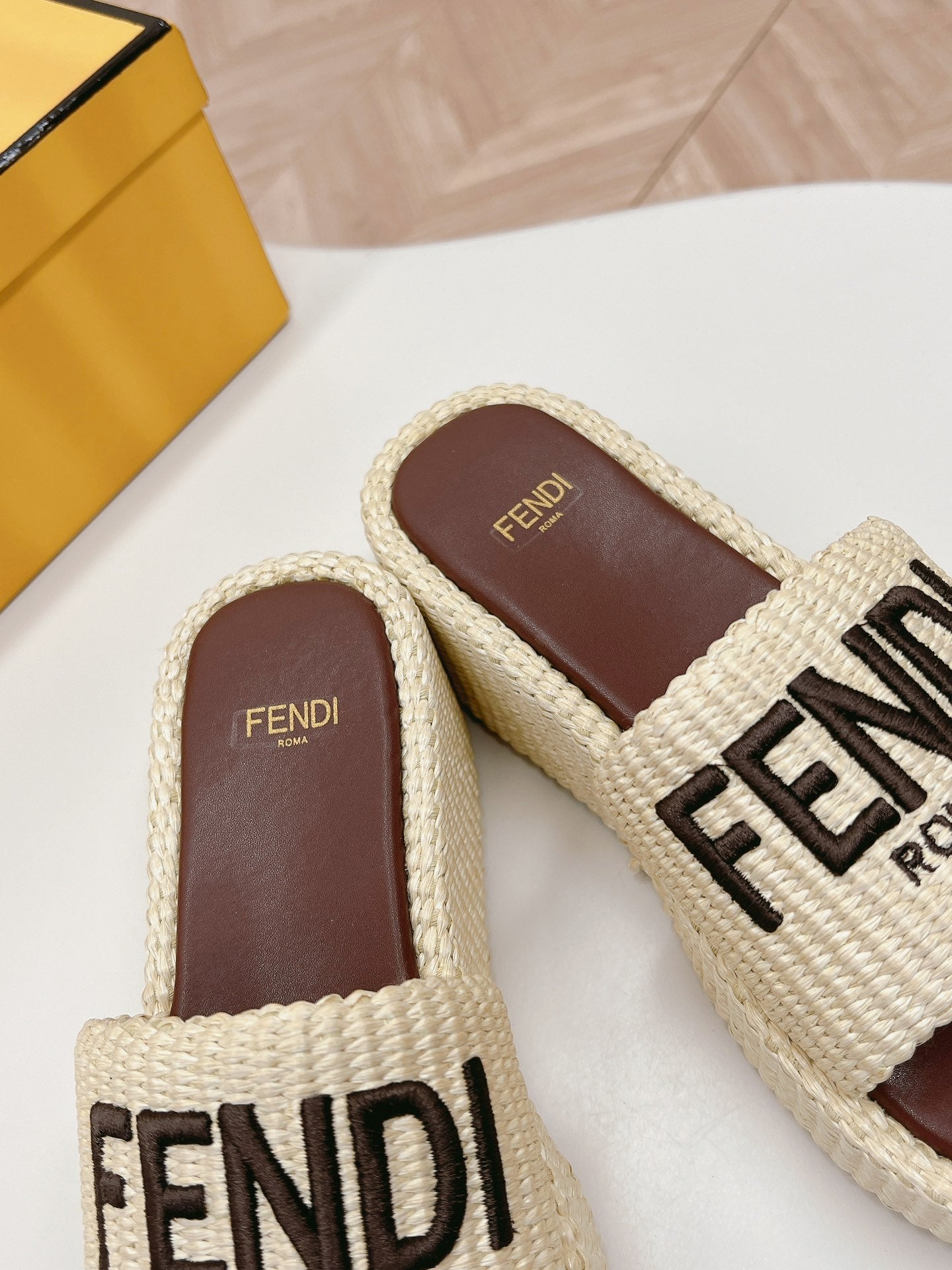 FENDI SIGNATURE WEDGE PLATFORM 6 CM IN BEIGE FIBRE WITH BROWN EMBROIDERED LOGO