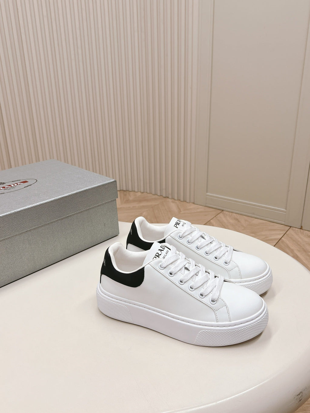 PRA RETRO SNEAKERS WHITE AND BLACK CALFSKIN