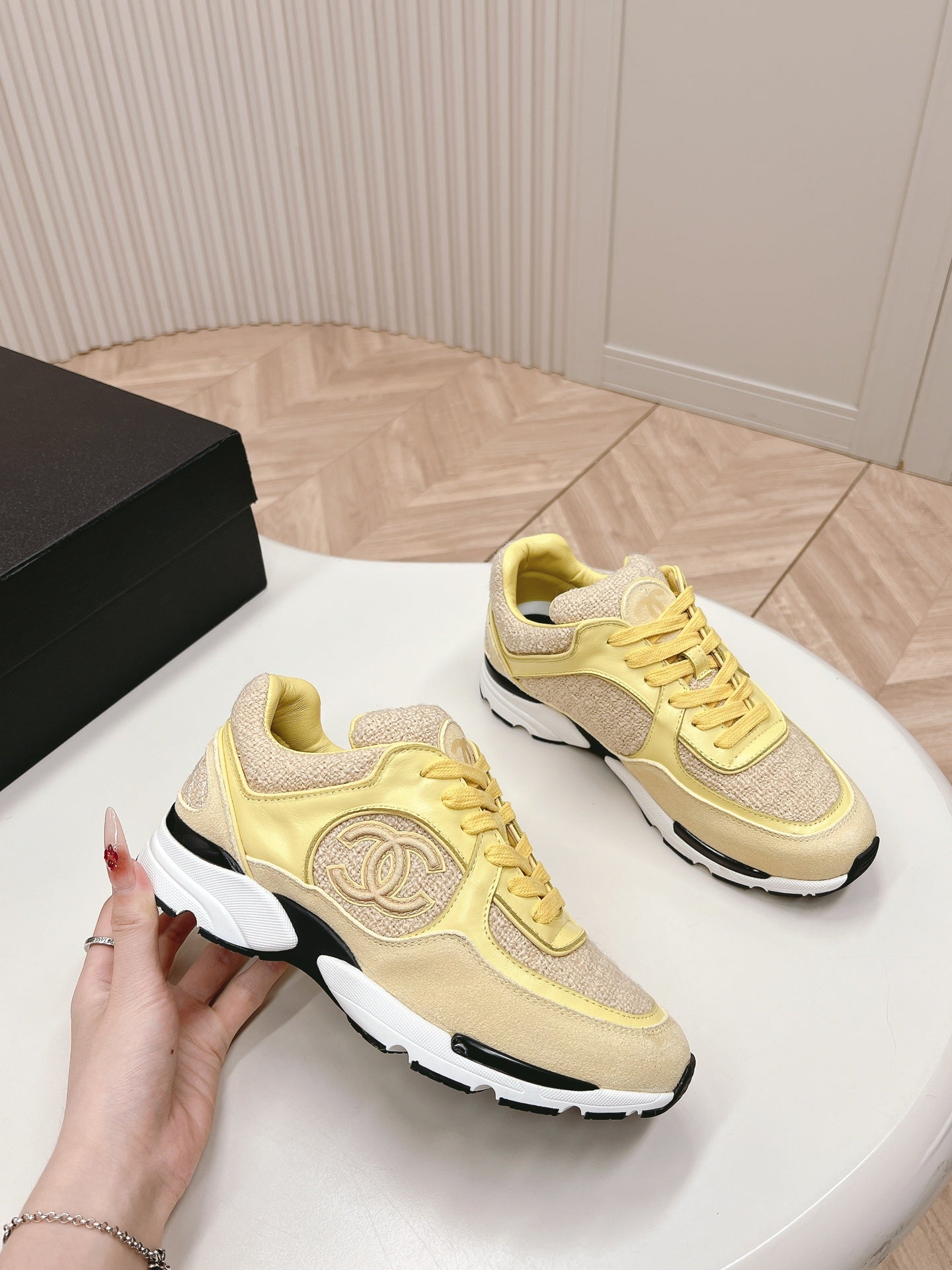 TRAINERS IN LIGHT YELLOW SUEDE AND CALFSKIN