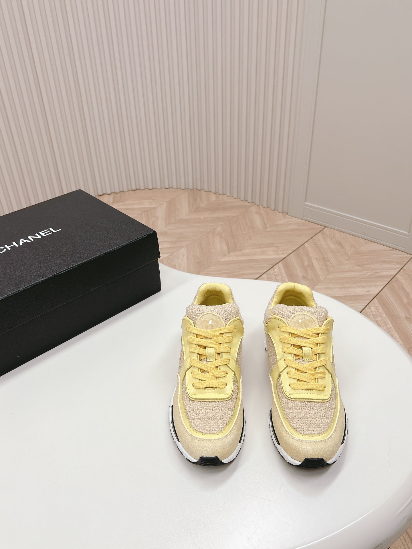 TRAINERS IN LIGHT YELLOW SUEDE AND CALFSKIN