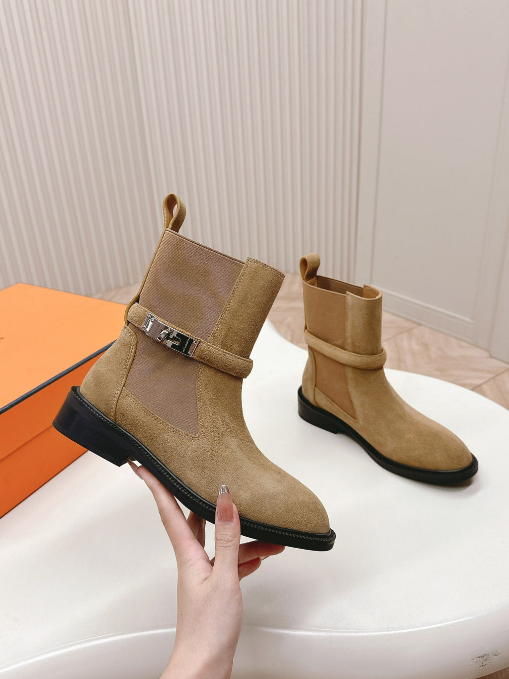 KELLY BUCKLE SHORT BOOTS IN PEANUT BROWN SUEDE