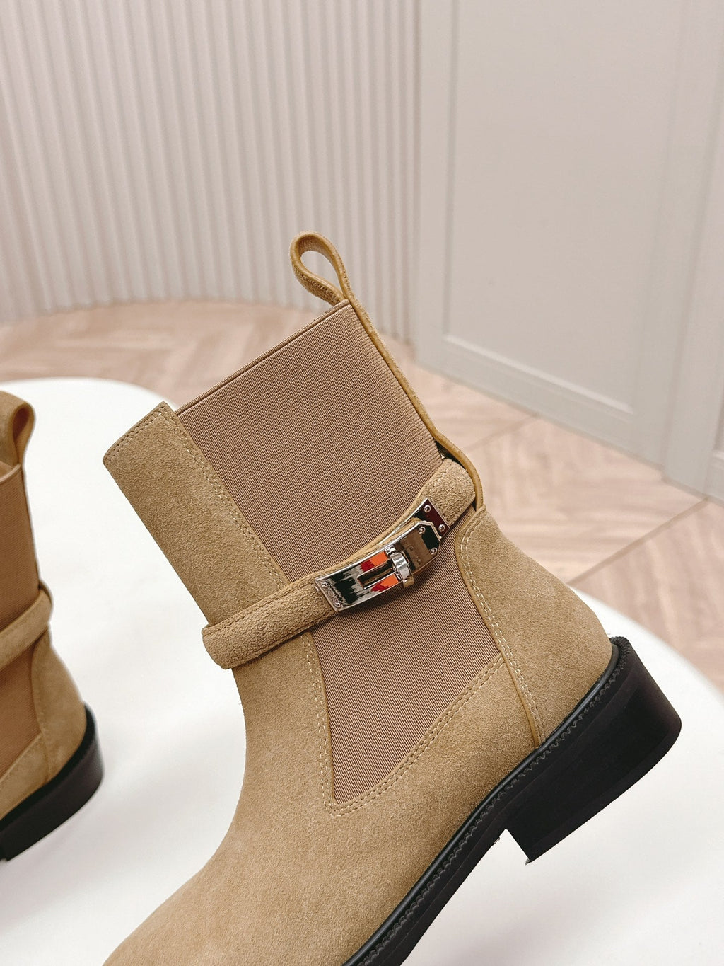 KELLY BUCKLE SHORT BOOTS IN PEANUT BROWN SUEDE