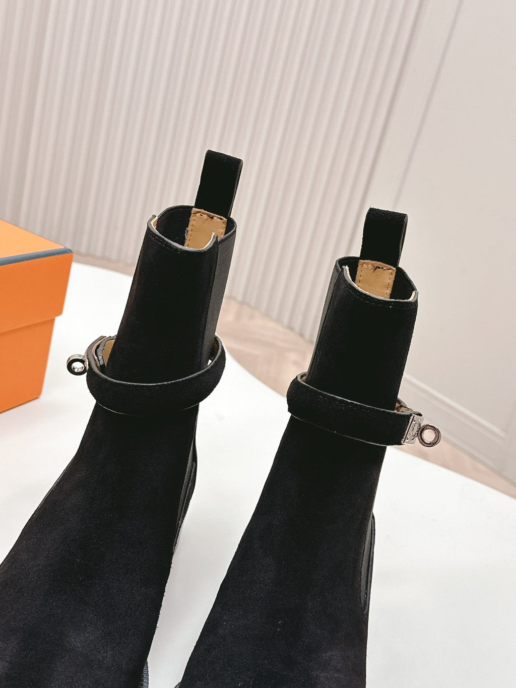 KELLY BUCKLE SHORT BOOTS IN BLACK SUEDE