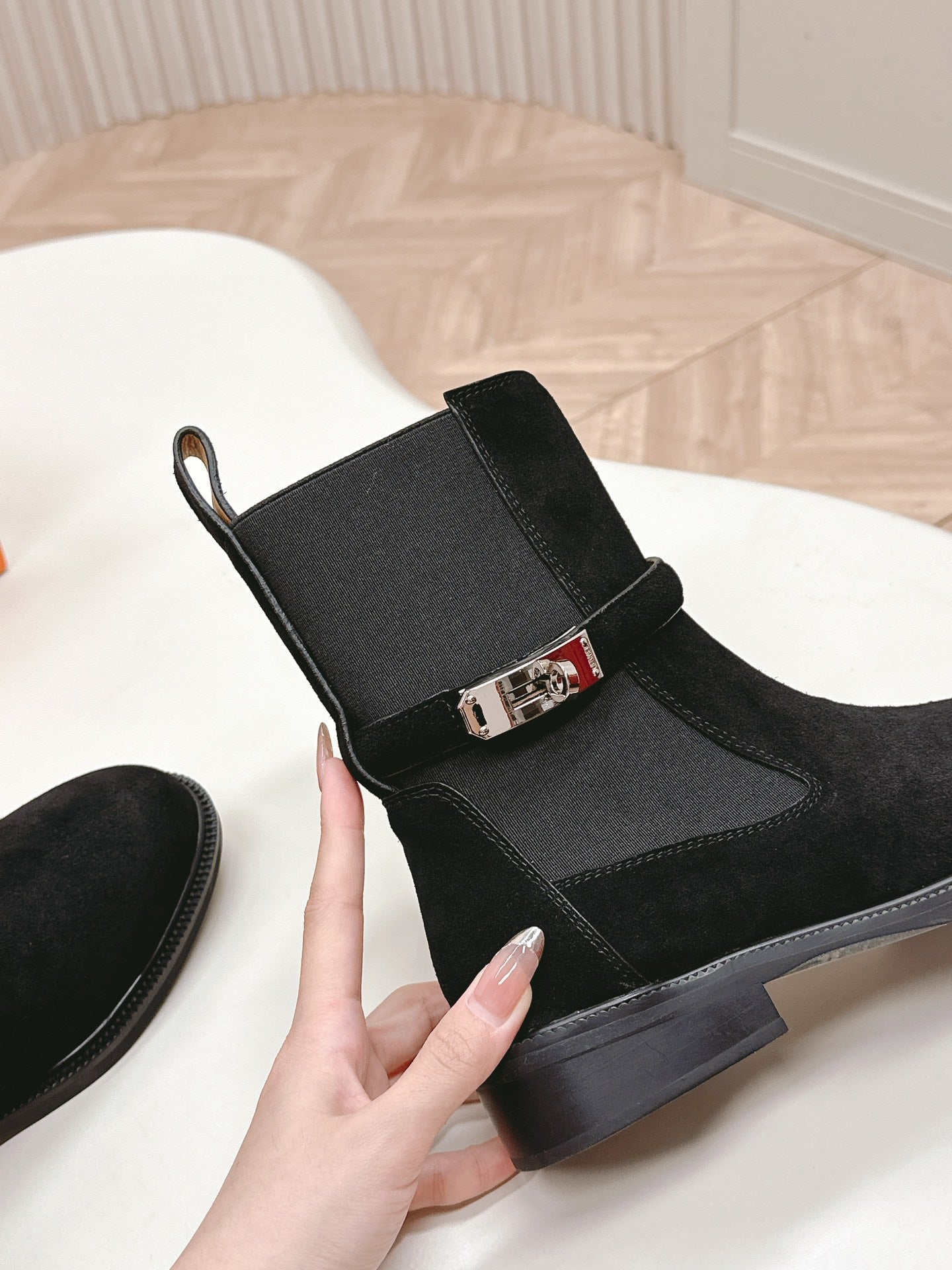 KELLY BUCKLE SHORT BOOTS IN BLACK SUEDE