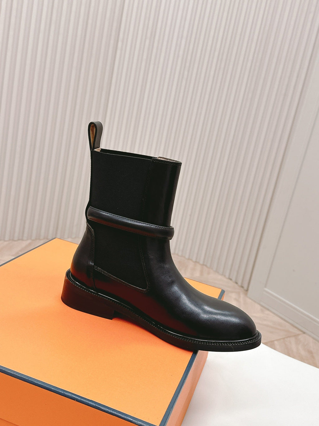 KELLY BUCKLE SHORT BOOTS IN BLACK CALFSKIN