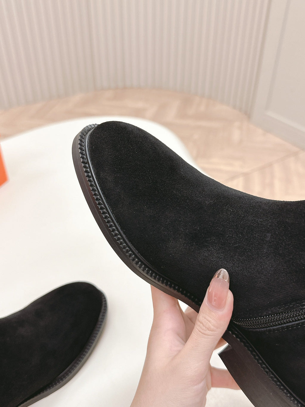 KNEE HIGH BOOTS IN BLACK SUEDE WITH SILVER BUCKLE