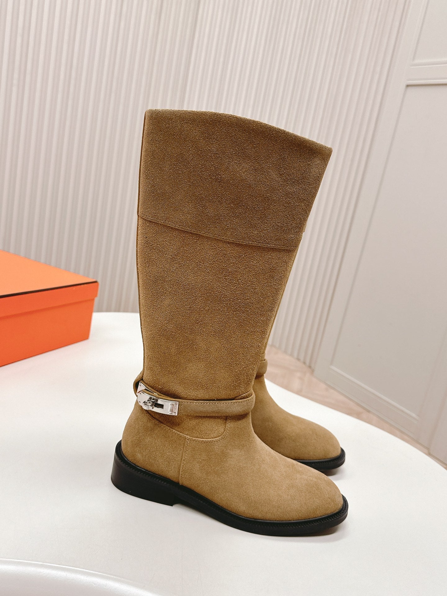 KNEE HIGH BOOTS IN CIDER BROWN SUEDE WITH SILVER BUCKLE