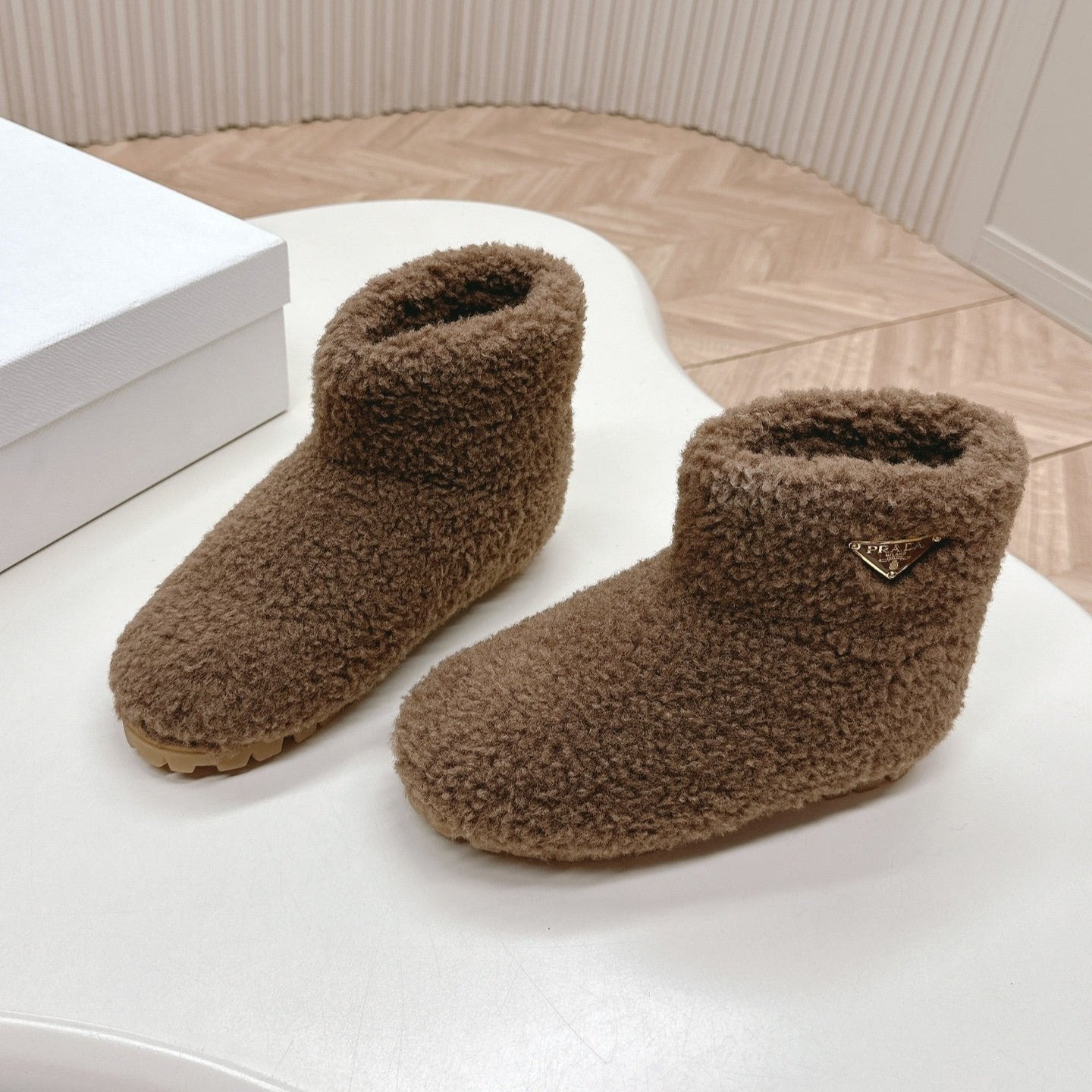 SNOW ANKLE BOOTS IN WOOD BROWN SHEARLING