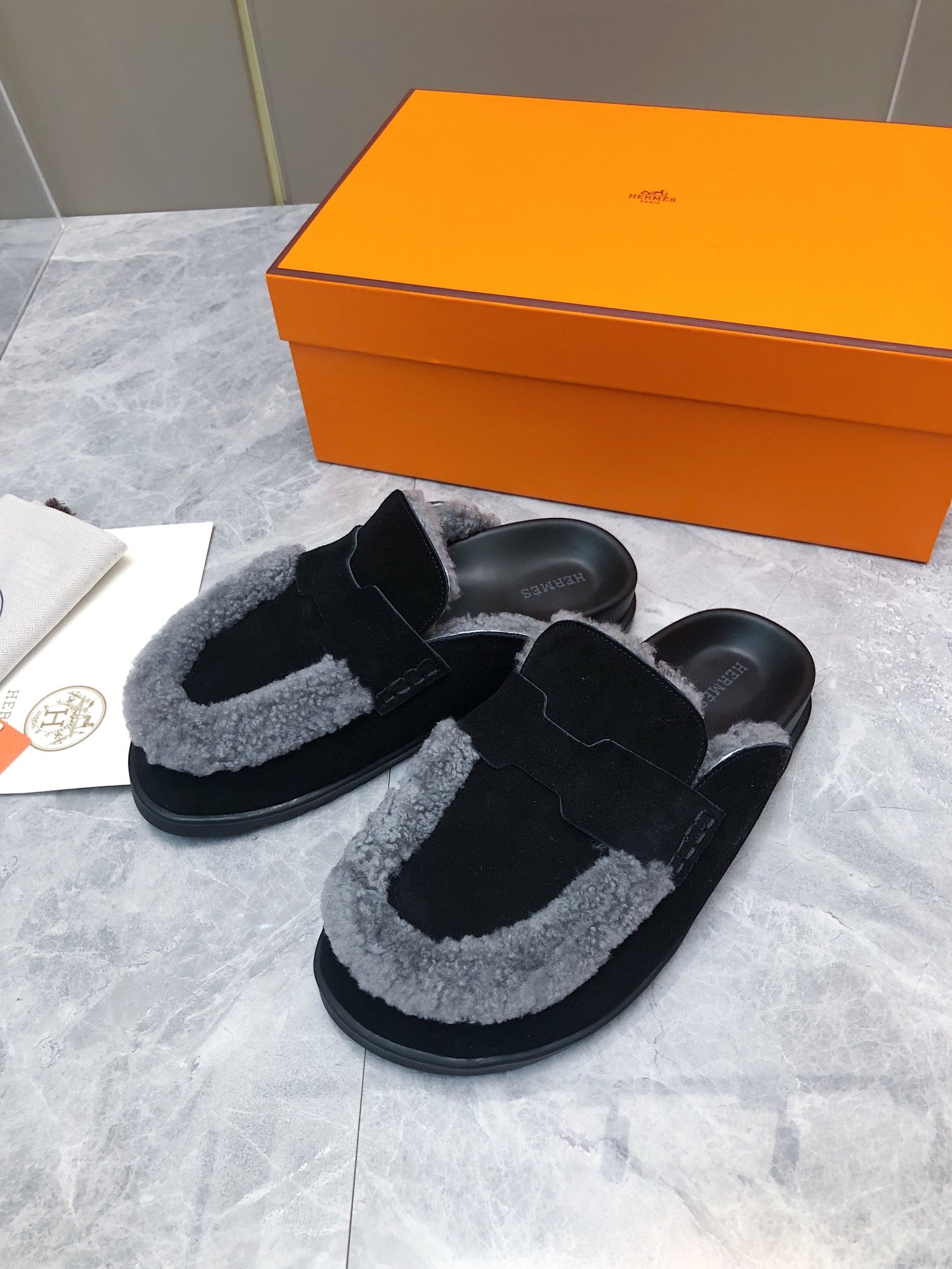 GO MULE IN BLACK SUEDE ATTACH LIGHT GRAY FLEECE