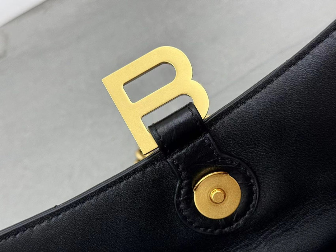 CRUSH SMALL CHAIN BAG 25 IN BLACK QUILTED CRUSHED CALFSKIN GOLD HARDWARE