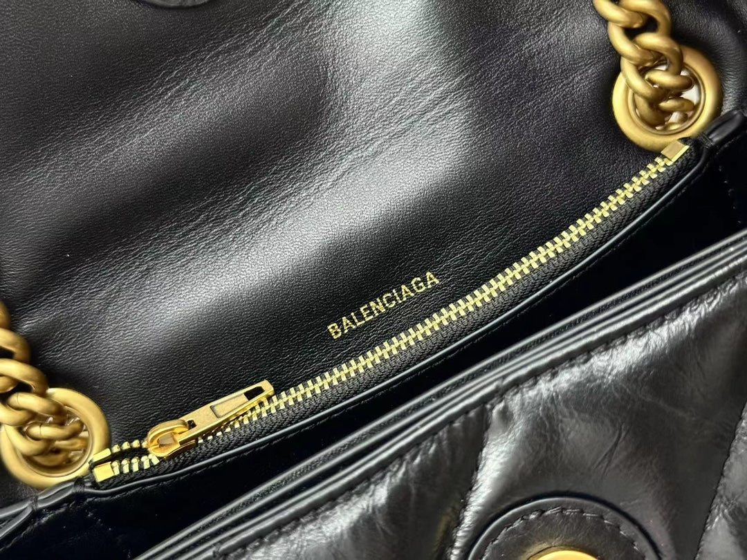 CRUSH SMALL CHAIN BAG 25 IN BLACK QUILTED CRUSHED CALFSKIN GOLD HARDWARE