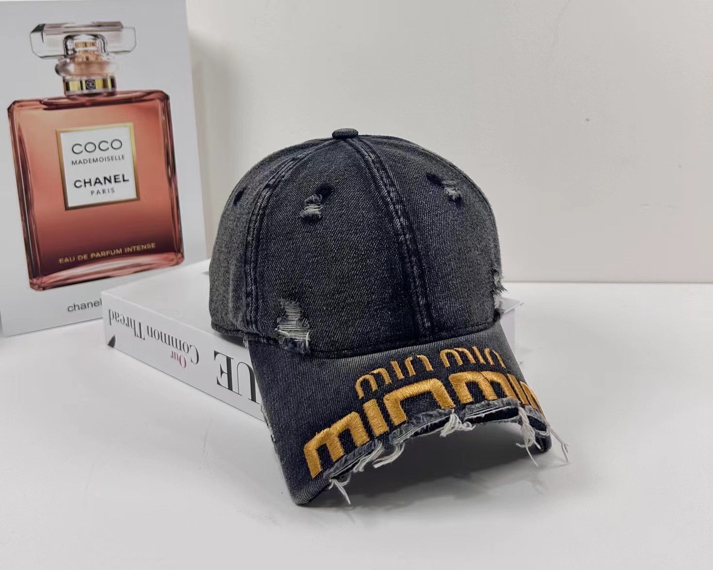 MM DISTRESSED EMBROIDERED BASEBALL CAP DENIM