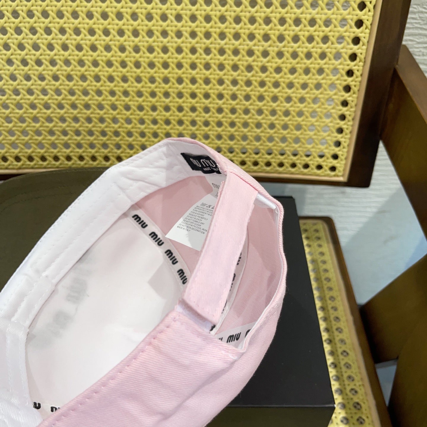 MM BASEBALL CAP IN SHAMPOO PINK FABRIC WITH LOGO EMBROIDERY