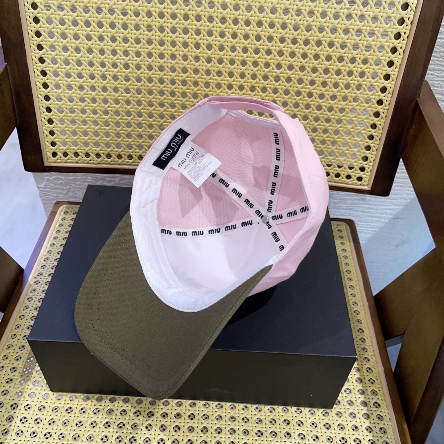 MM BASEBALL CAP IN SHAMPOO PINK FABRIC WITH LOGO EMBROIDERY