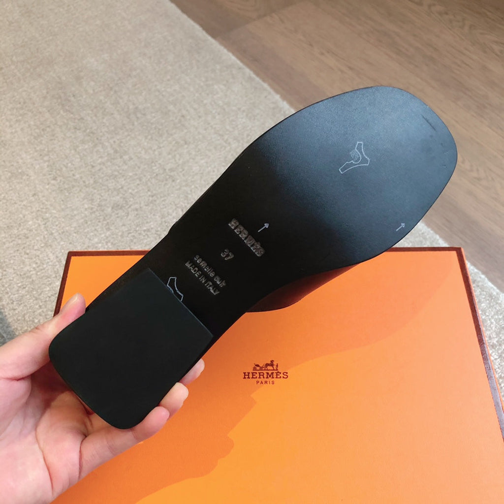 ISLE SANDAL BLACK CALFSKIN