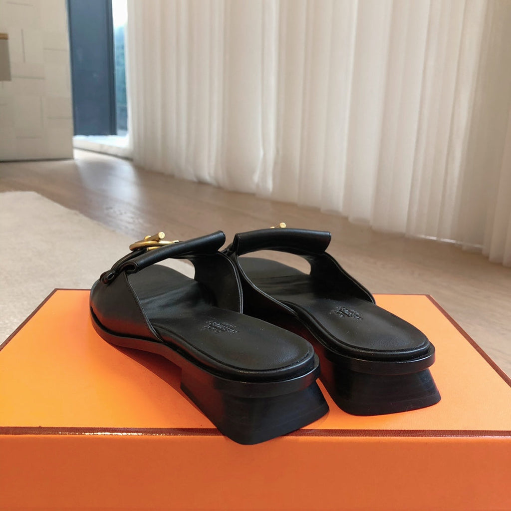 ISLE SANDAL BLACK CALFSKIN