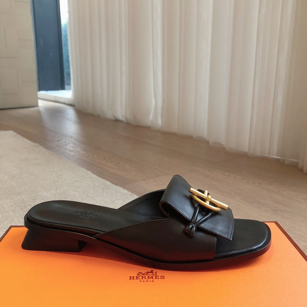 ISLE SANDAL BLACK CALFSKIN