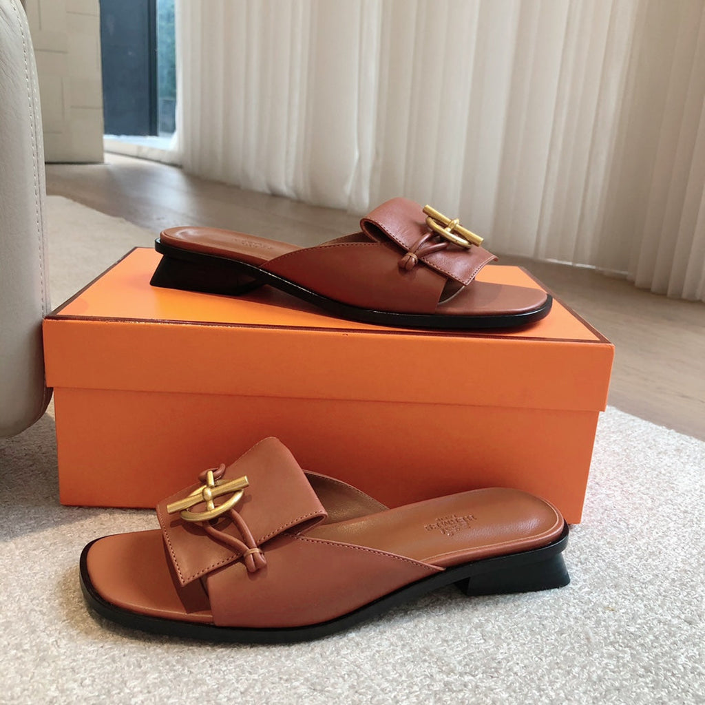 ISLE SANDAL CARAMEL CALFSKIN