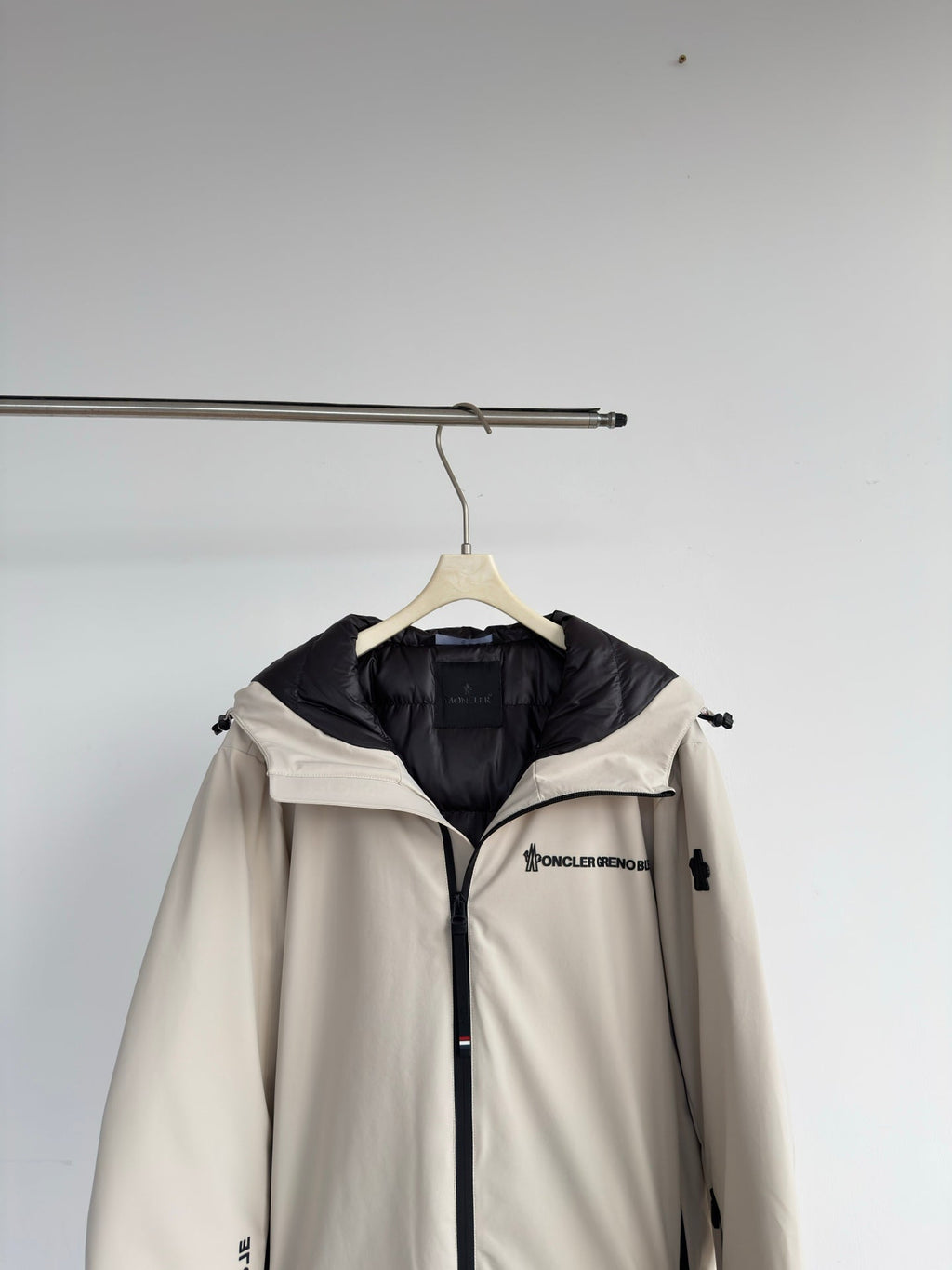 MONCLER 25S WATER-RESISTANT HOODED DOWN JACKET 229