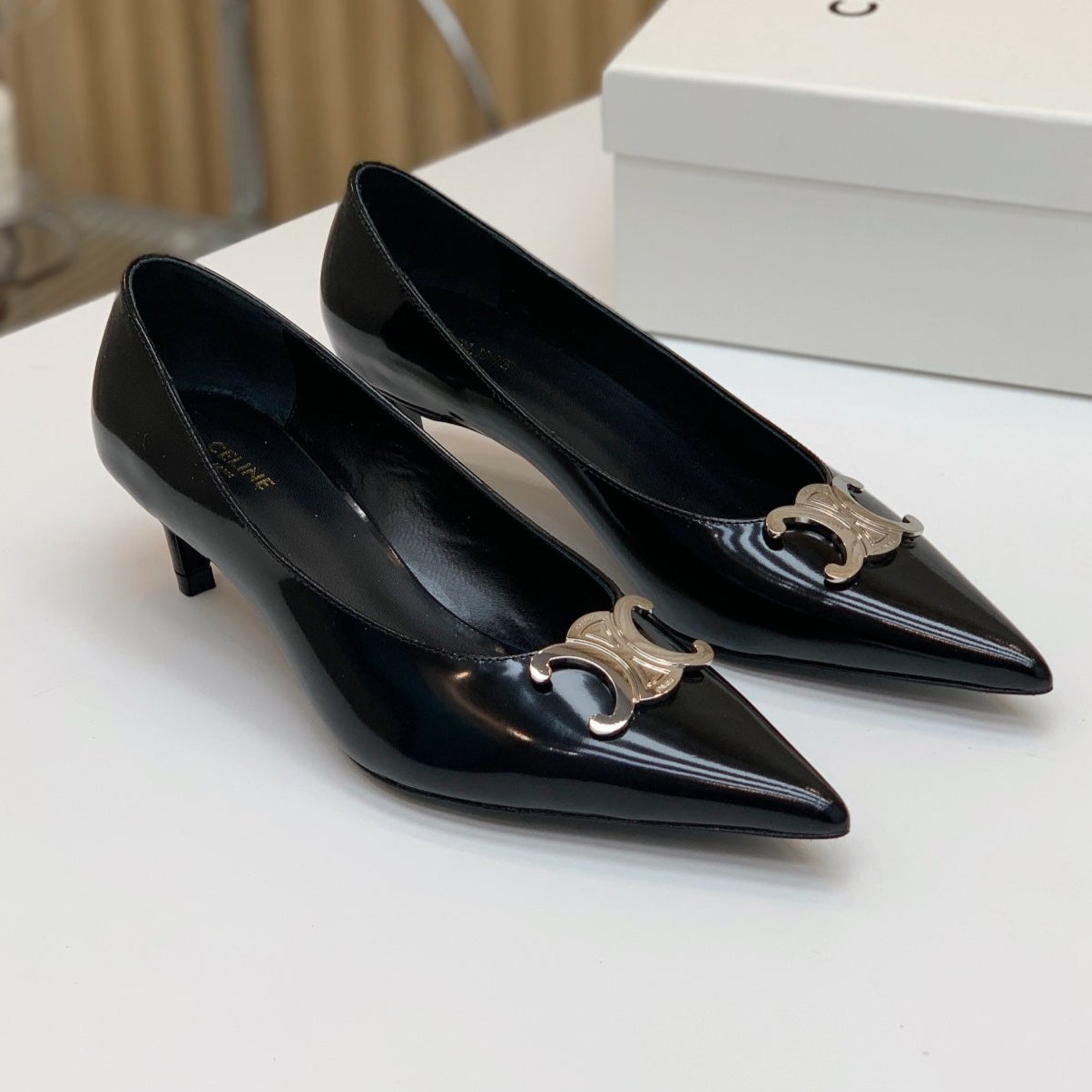 MEDIUM-HEELED 50MM PUMP IN BLACK CALFSKIN