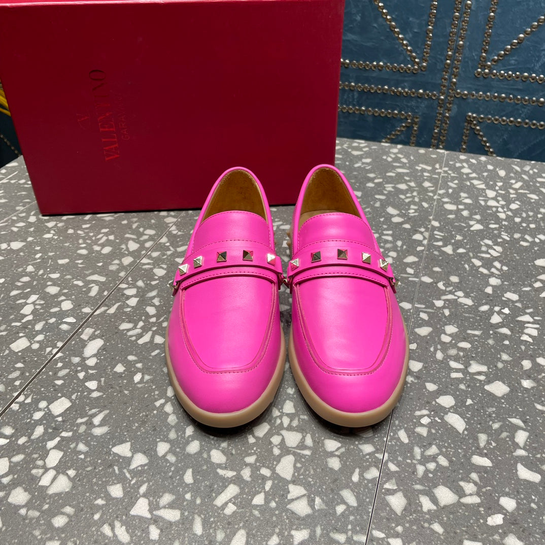 LEISURE FLOWS SPLIT LOAFER IN BRIGHT PINK CALFSKIN